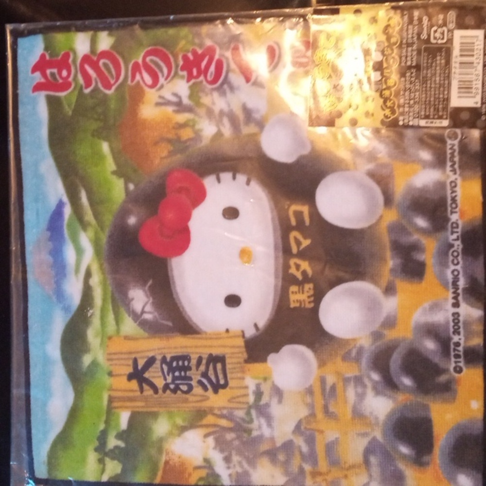 Hello Kitty mini face towel / collectible